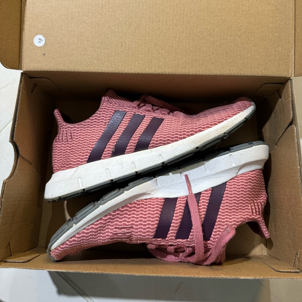 Women pink adidas